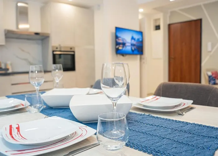 Sublime 2p - 10 Min Near Beaches - Air Conditioning - Garage 公寓